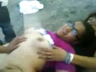 সুন্দরী বালিকা ওপেন চোদাচুদি